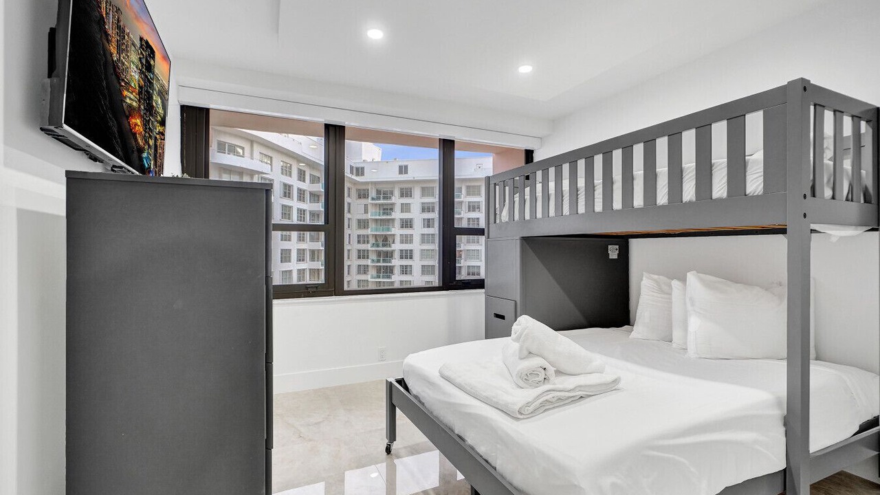 Photo of Bedroom in Mid Beach