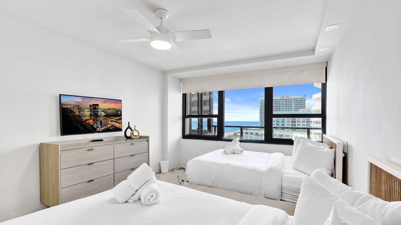 Photo of Bedroom in Mid Beach
