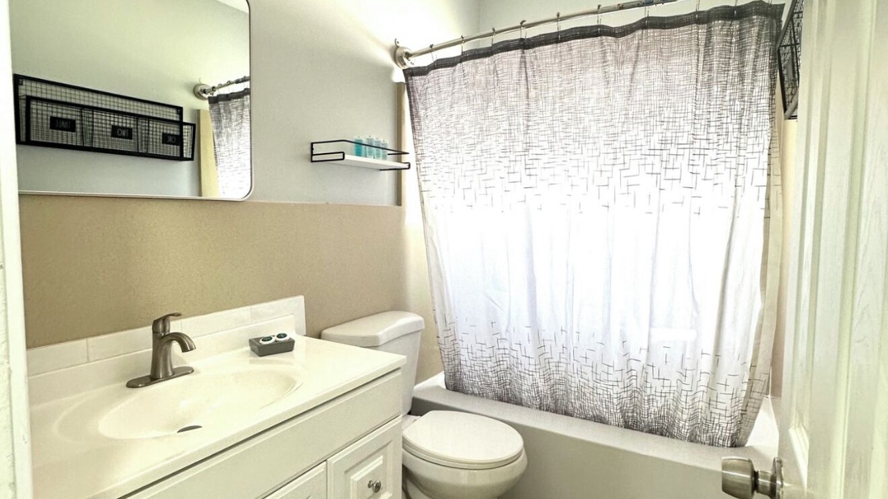 Photo of Bathroom in Central Fort Lauderdale