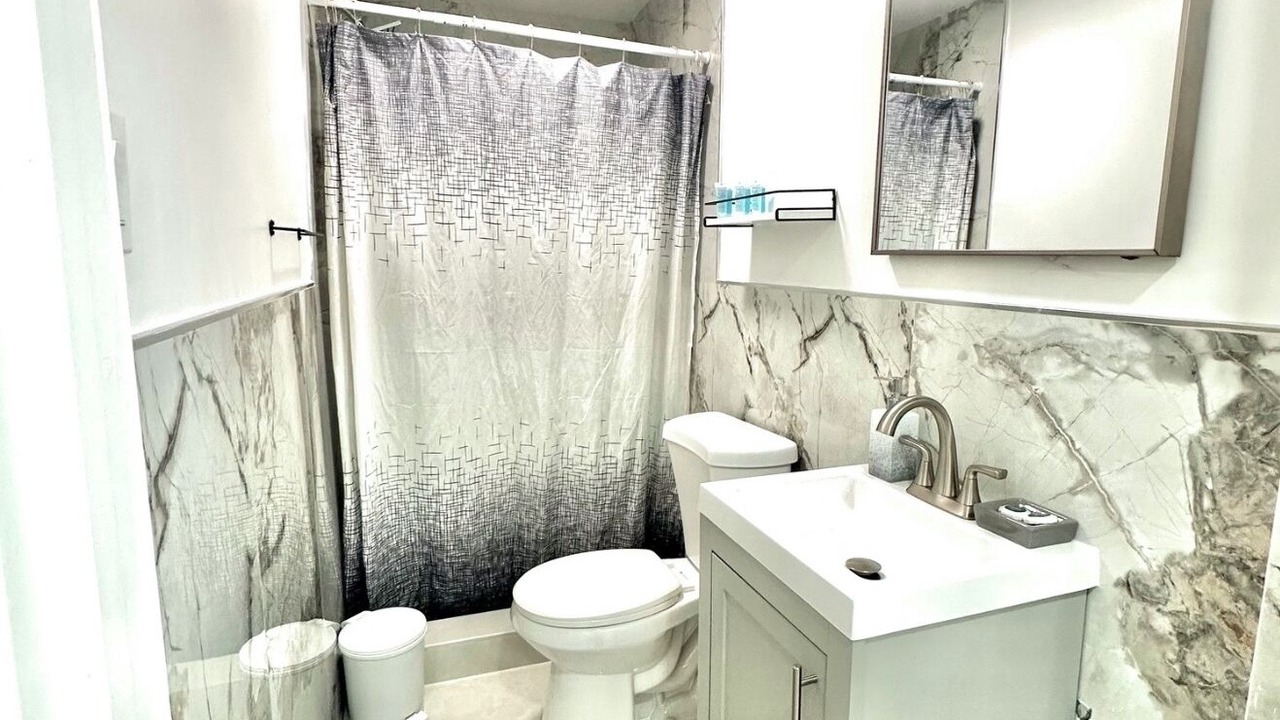 Photo of Bathroom in Central Fort Lauderdale