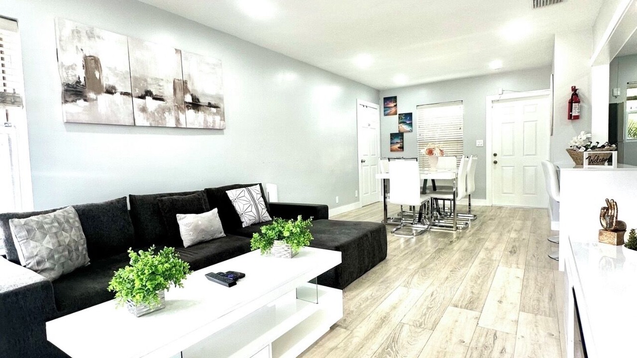 Photo of Livingroom in Central Fort Lauderdale