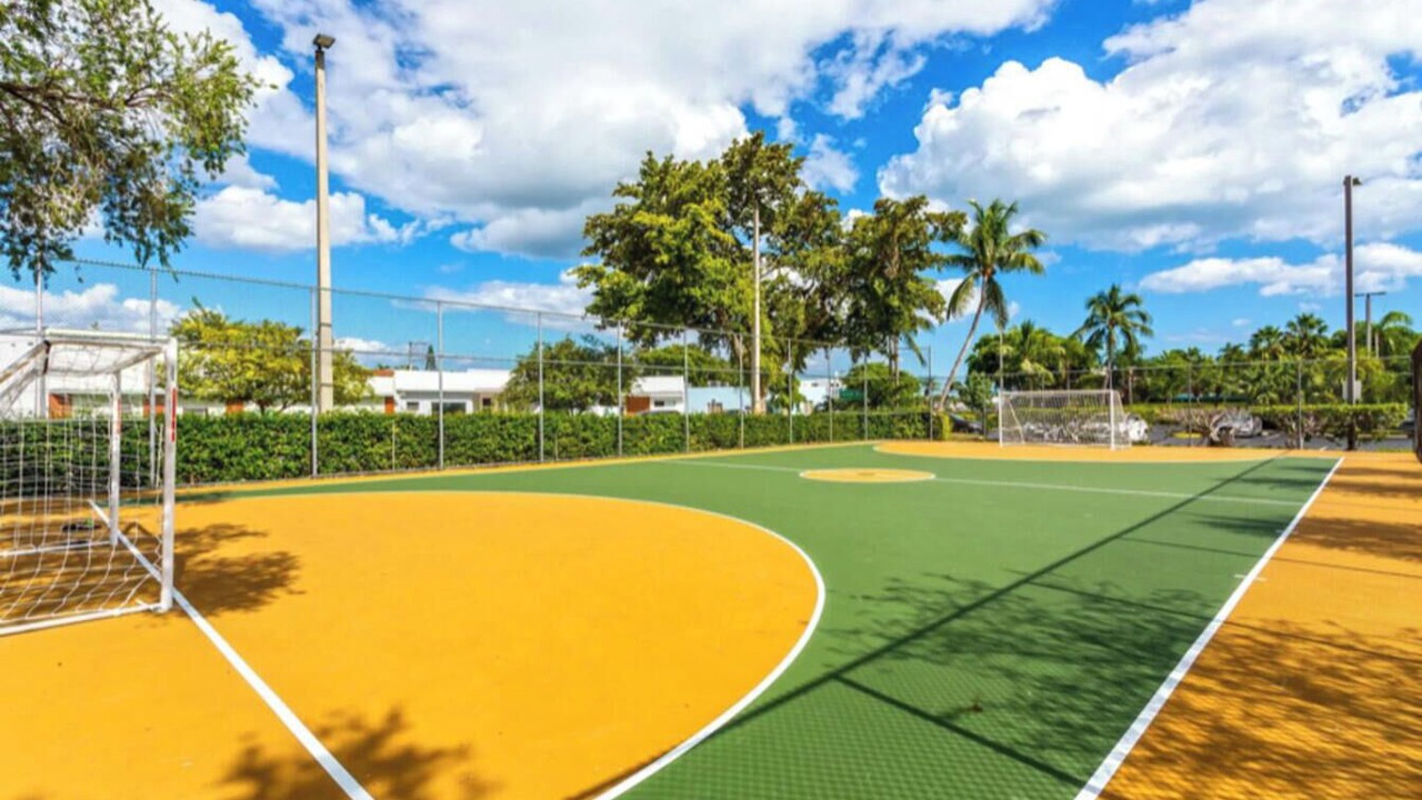 Photo of Others in North Miami