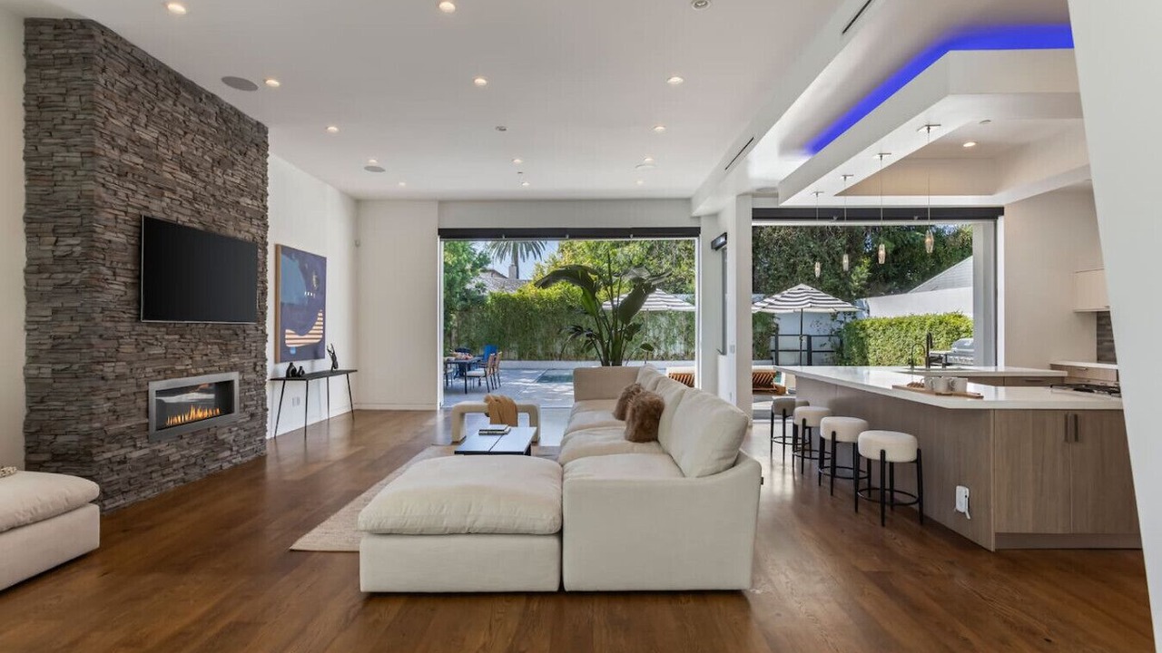 Photo of Livingroom in Fairfax District