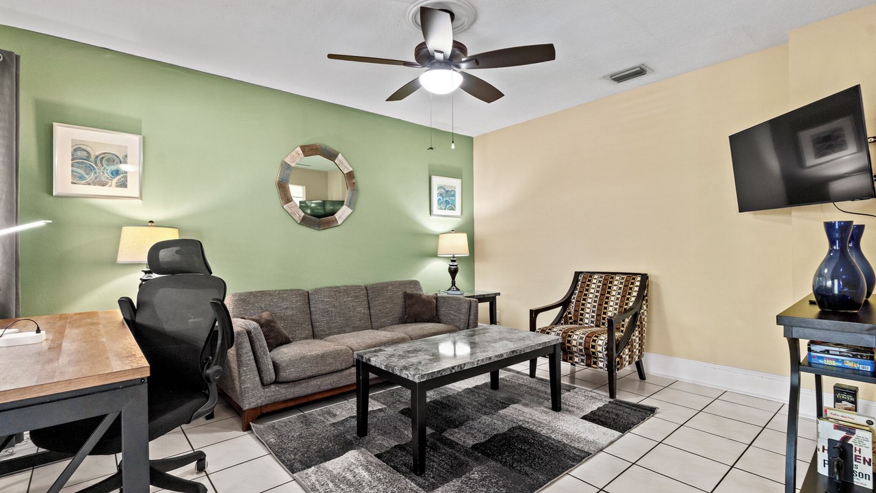 Photo of Livingroom in Middle River Terrace