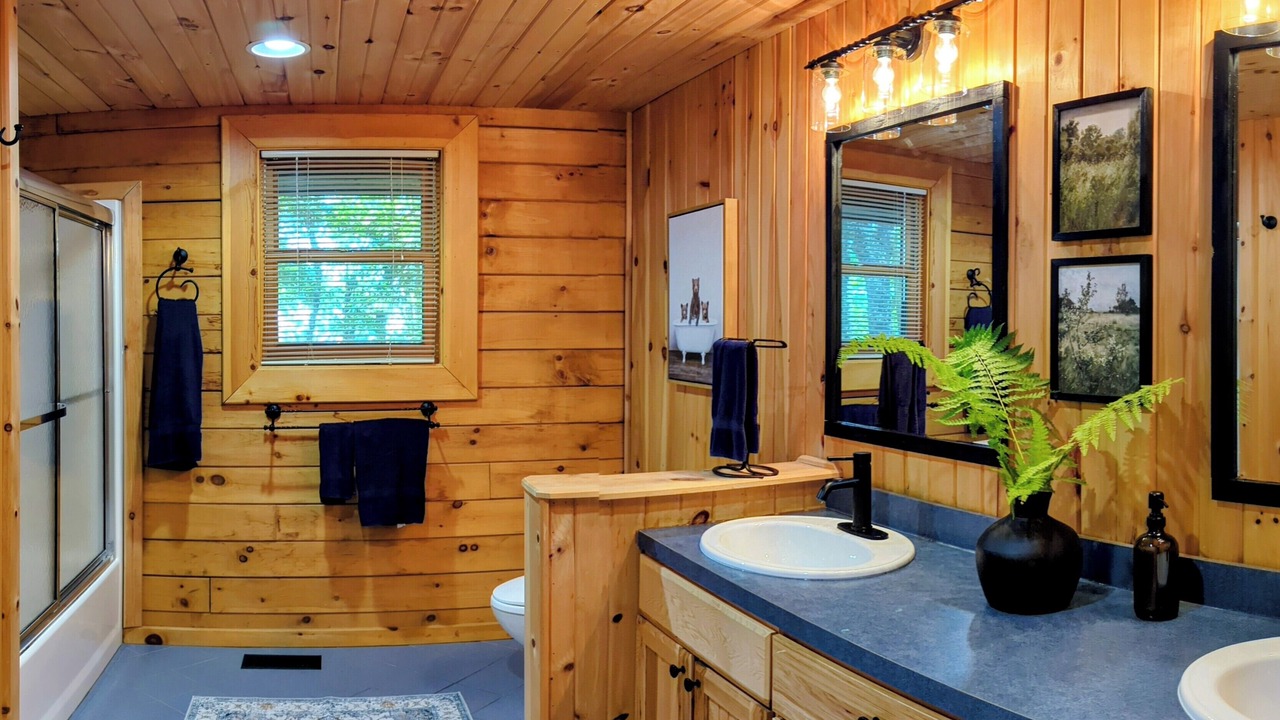 Photo of Bathroom in Edray