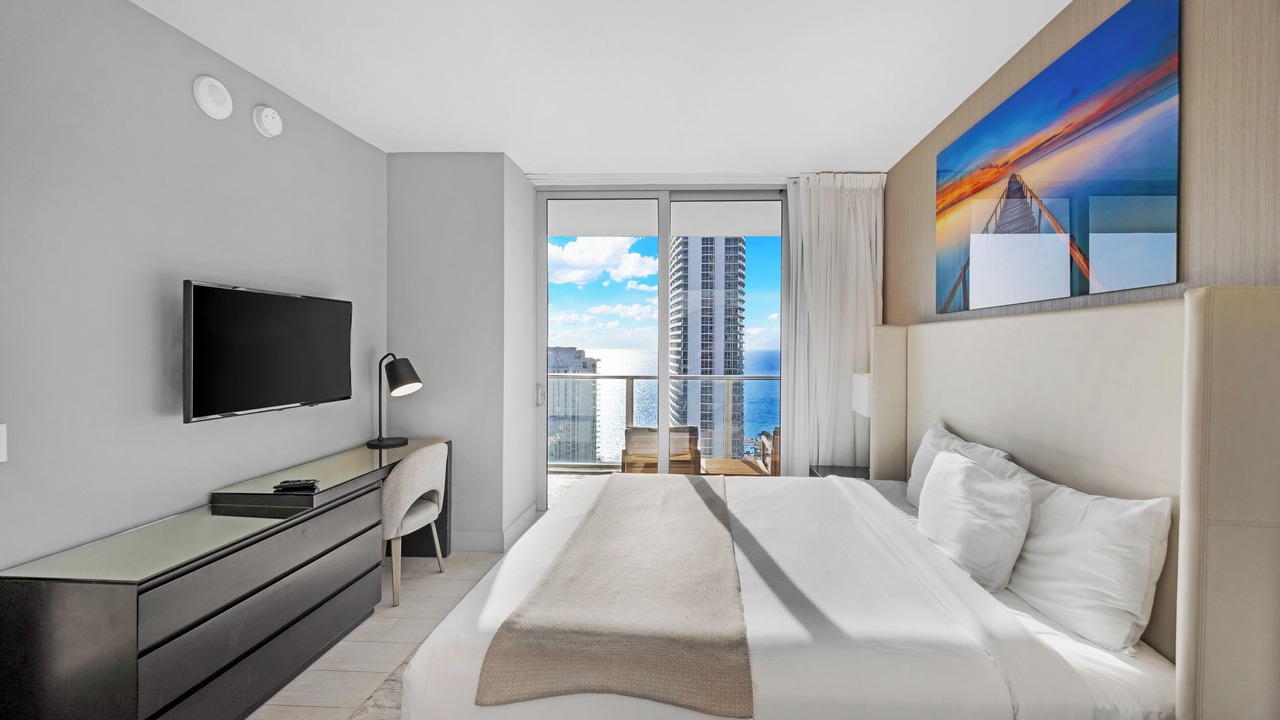Photo of Bedroom in Hollywood South Central Beach