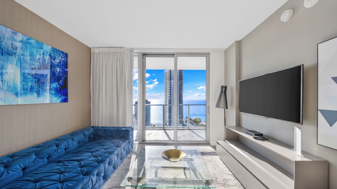 Photo of Livingroom in Hollywood South Central Beach
