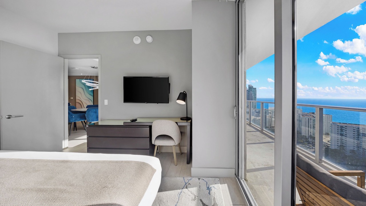 Photo of Bedroom in Hollywood South Central Beach