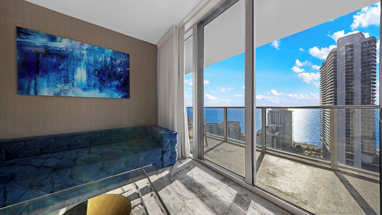 Photo of Livingroom in Hollywood South Central Beach