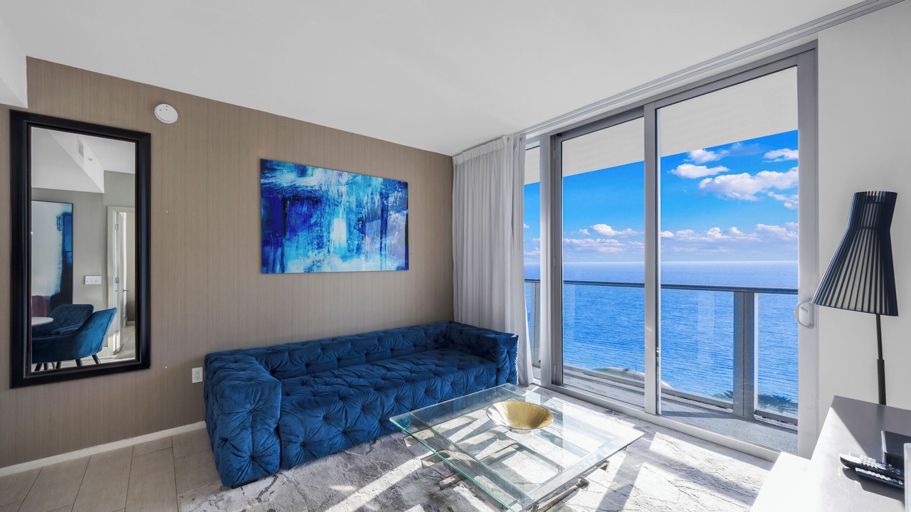 Photo of Livingroom in Hollywood South Central Beach