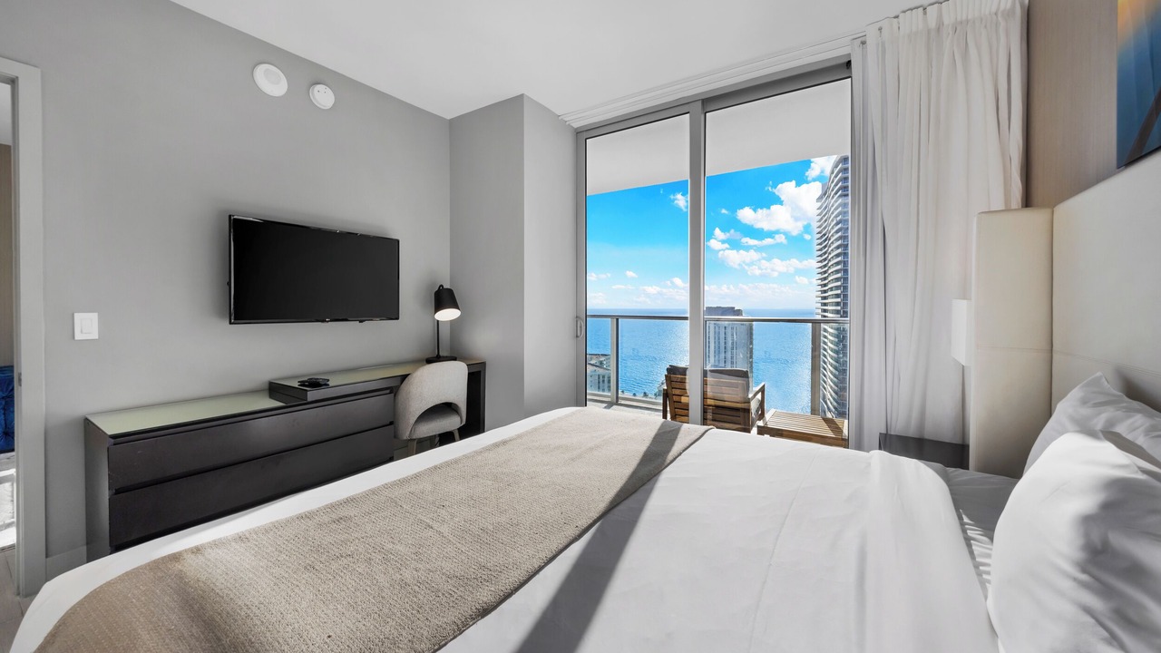 Photo of Bedroom in Hollywood South Central Beach