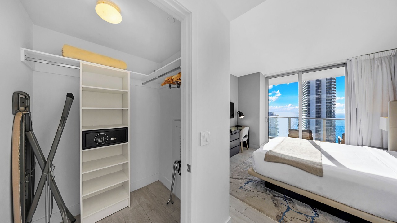 Photo of Bedroom in Hollywood South Central Beach