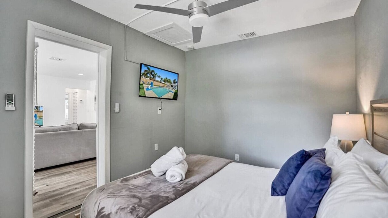 Photo of Bedroom in Hallandale Beach