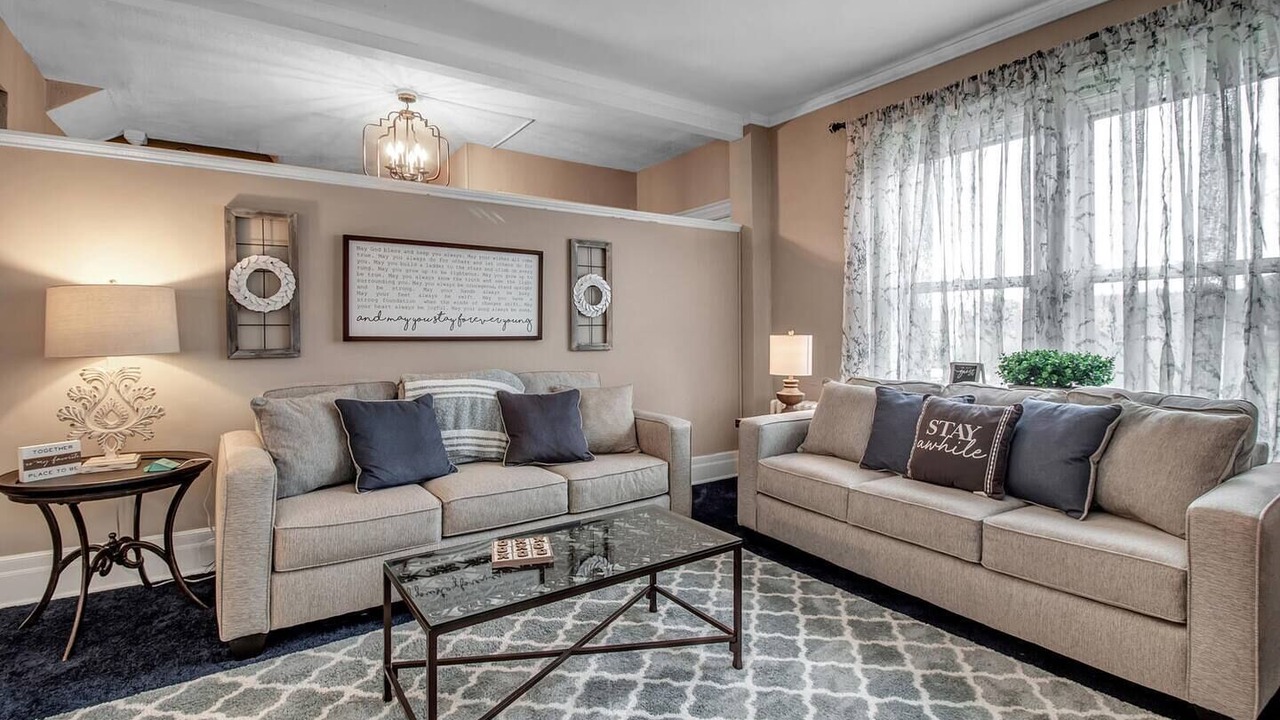 Photo of Livingroom in Downtown Niagara Falls