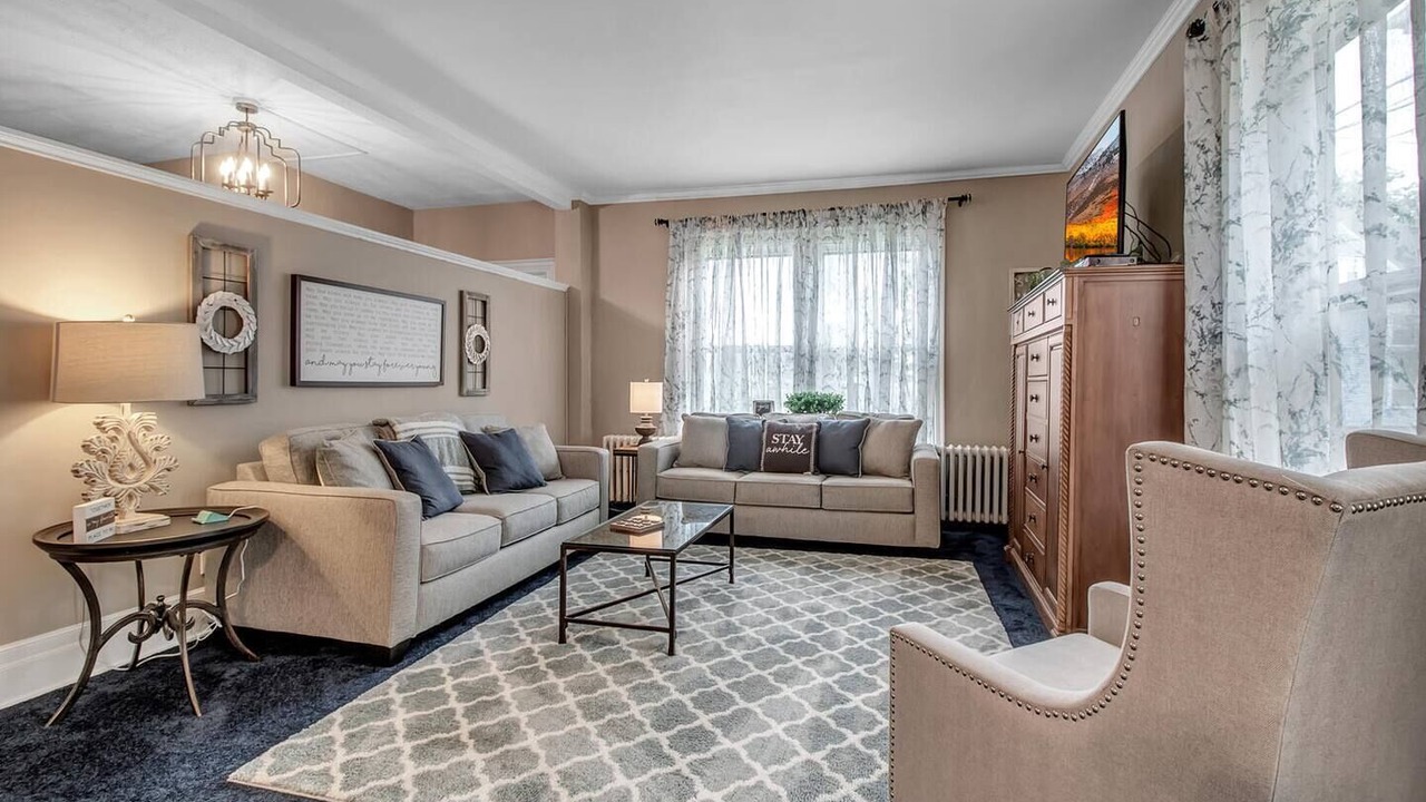 Photo of Livingroom in Downtown Niagara Falls