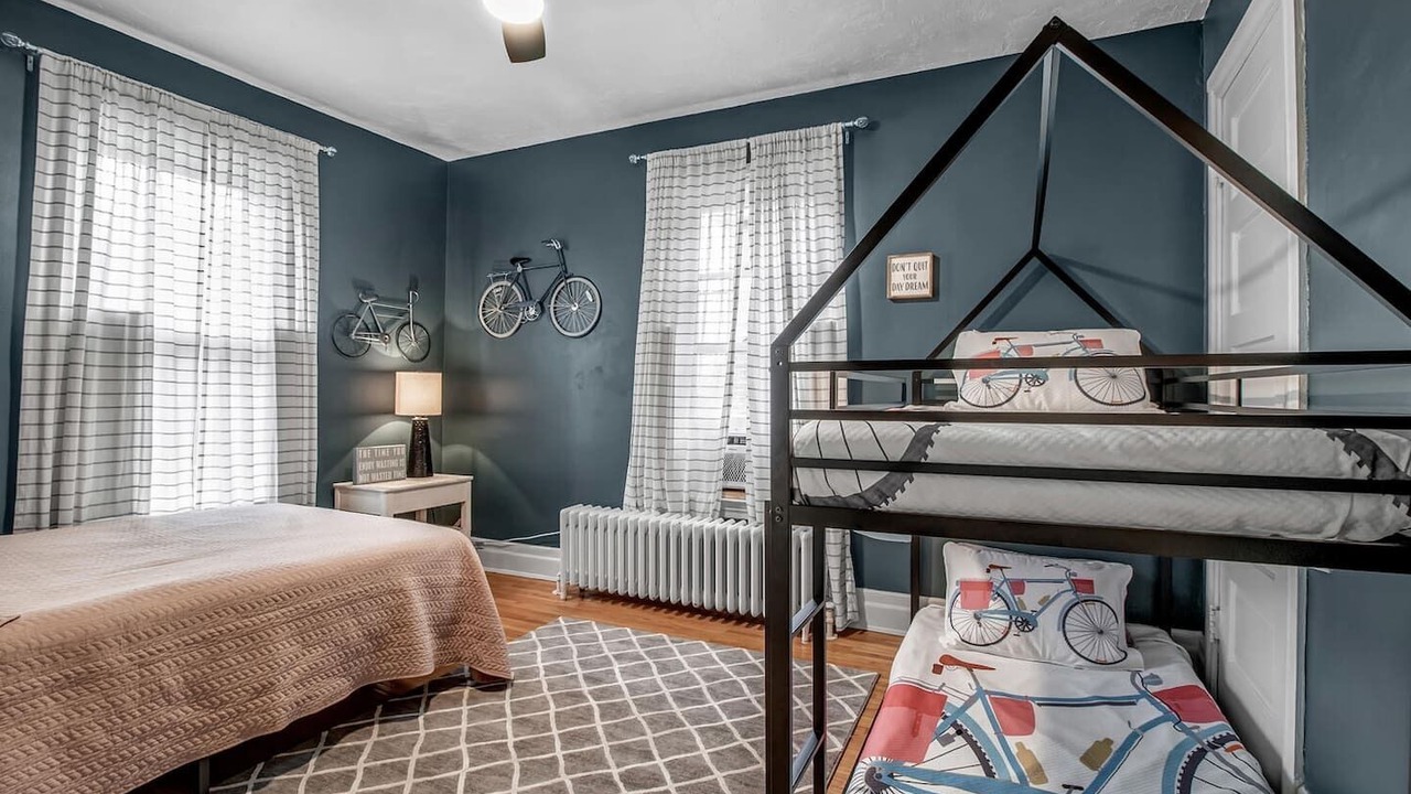 Photo of Bedroom in Downtown Niagara Falls