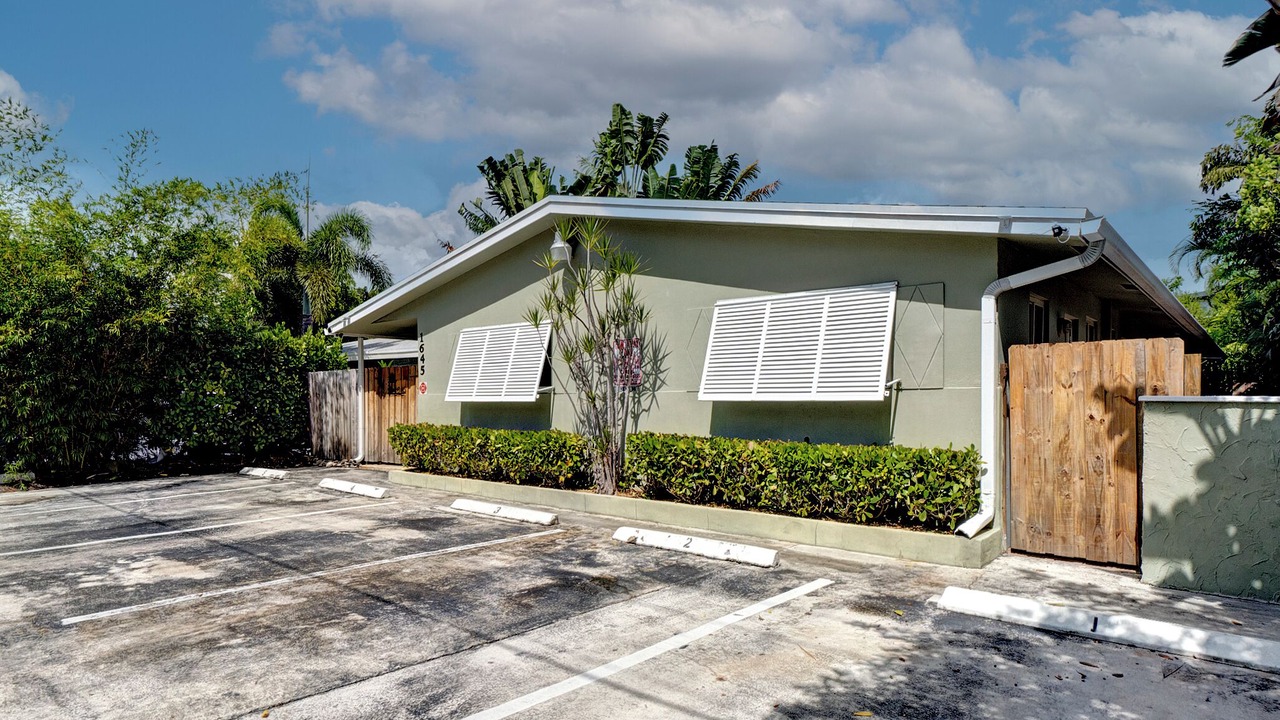 Photo of Outdoor in Middle River Terrace
