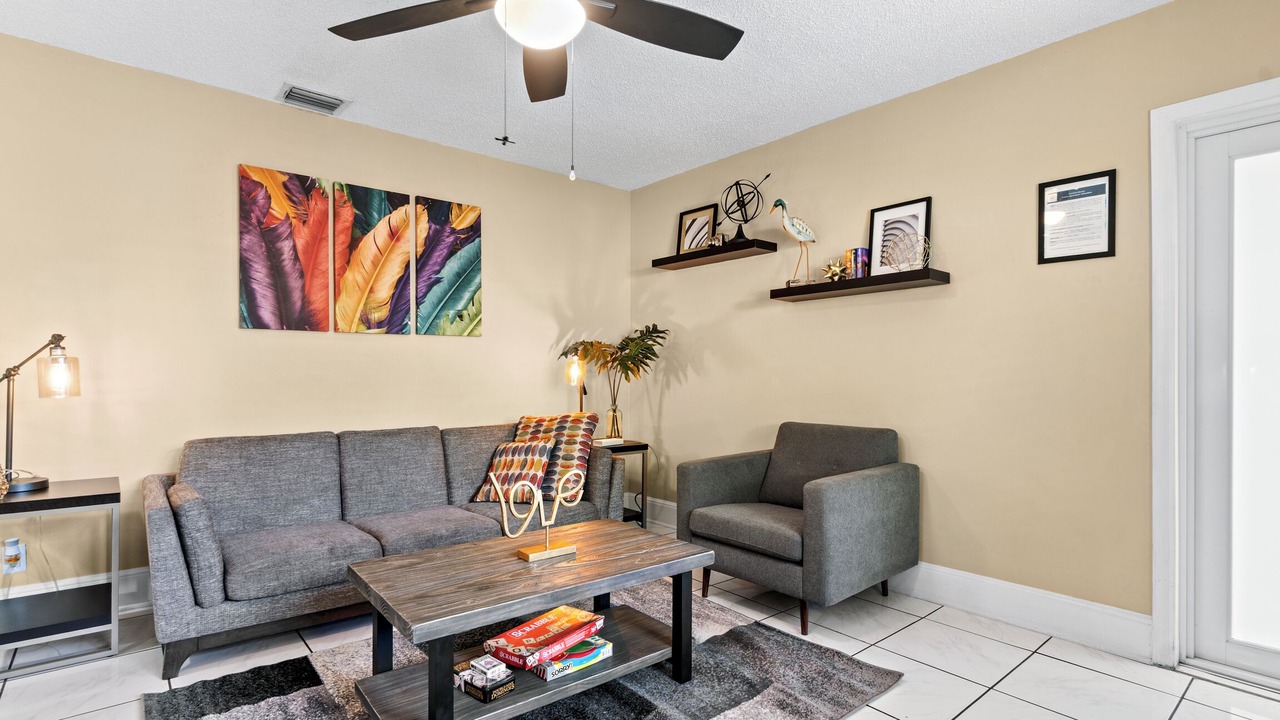 Photo of Livingroom in Middle River Terrace