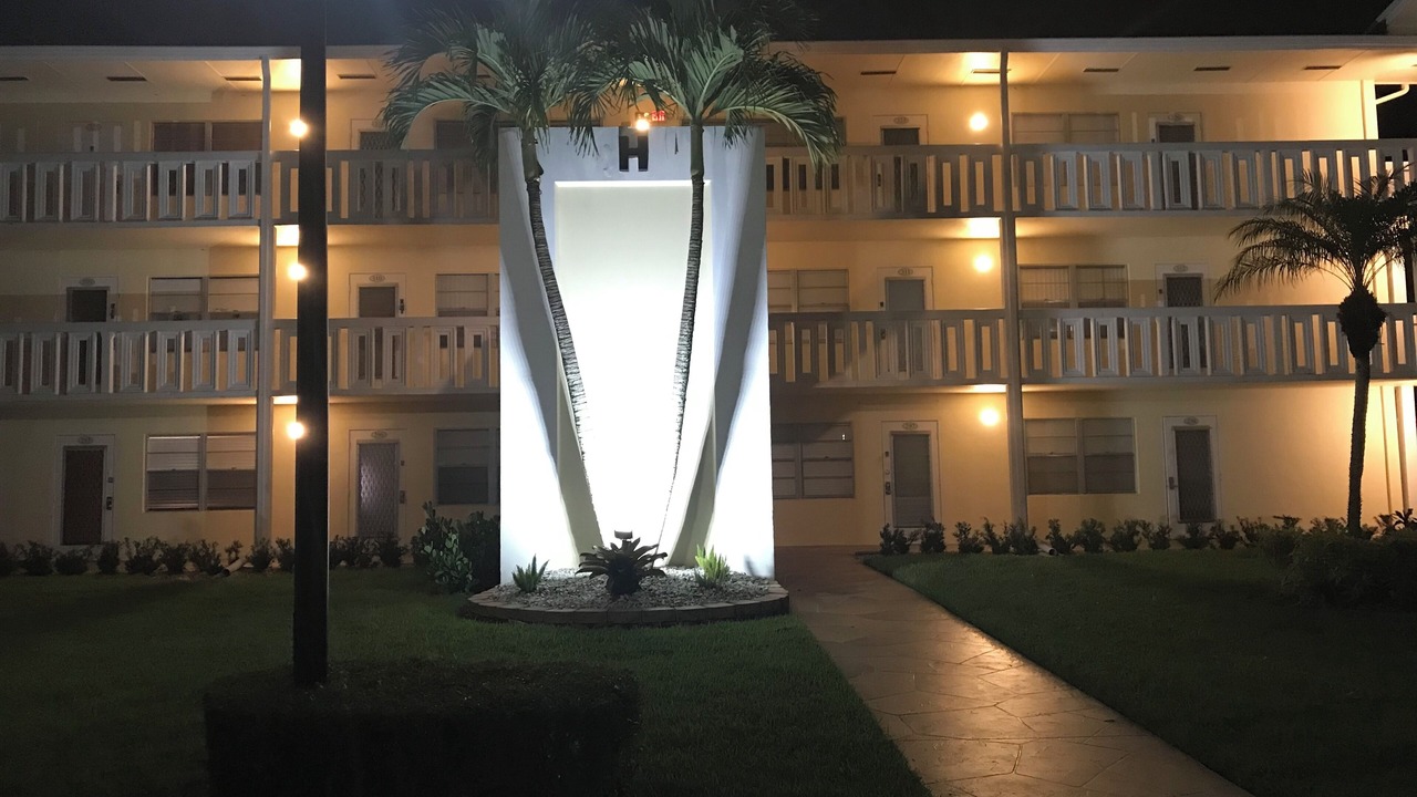 Photo of Outdoor in Hamptons at Boca Raton