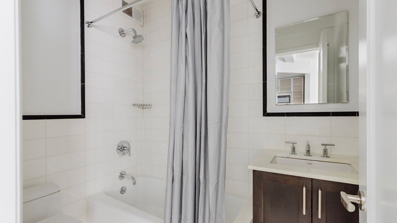Photo of Bathroom in Lincoln Square