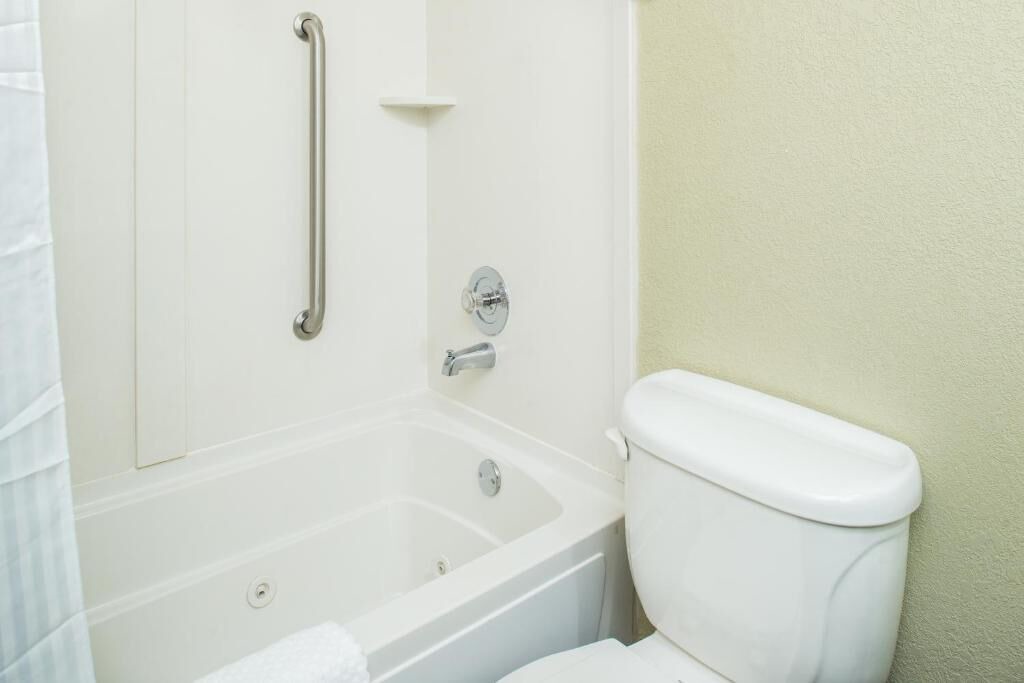 Photo of Bathroom in Pembroke Park