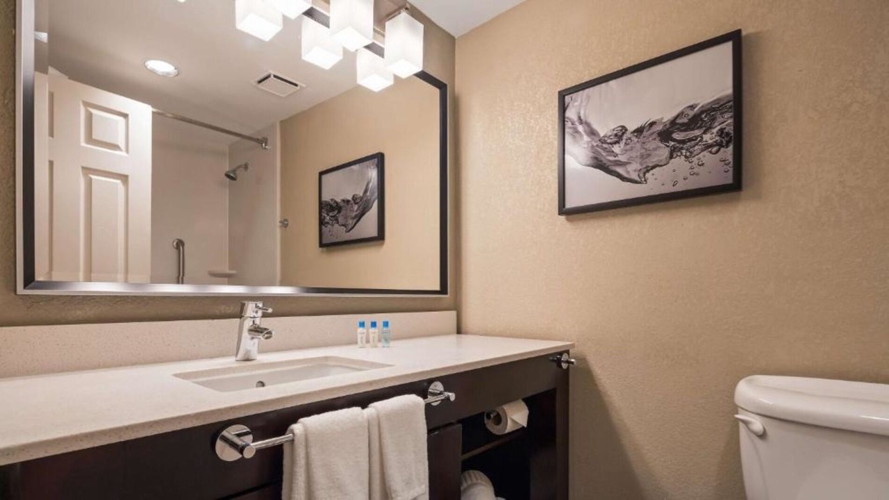 Photo of Bathroom in Pembroke Park