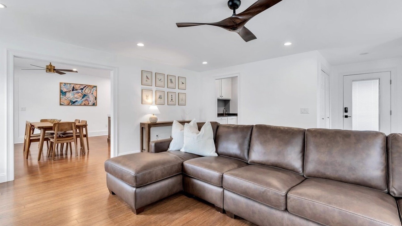Photo of Livingroom in Northwest Harwich