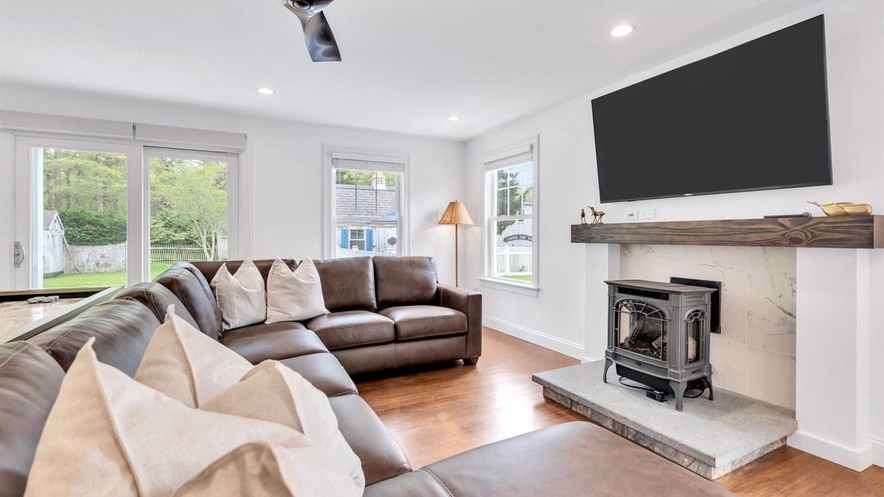 Photo of Livingroom in Northwest Harwich