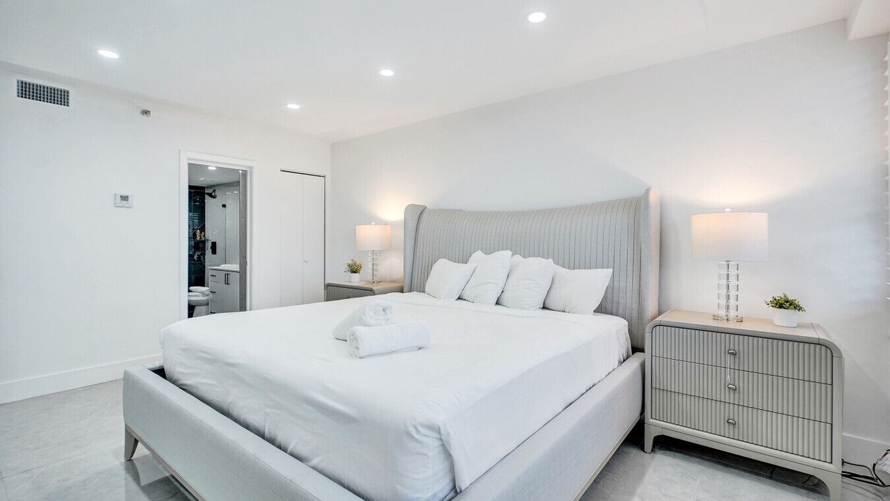 Photo of Bedroom in Mid Beach
