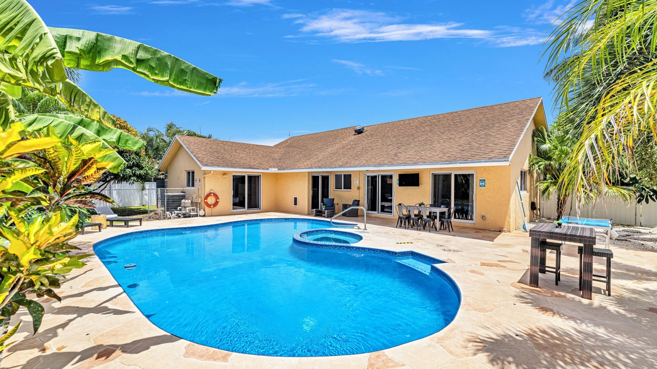 Photo of Outdoor in Tropic Palms