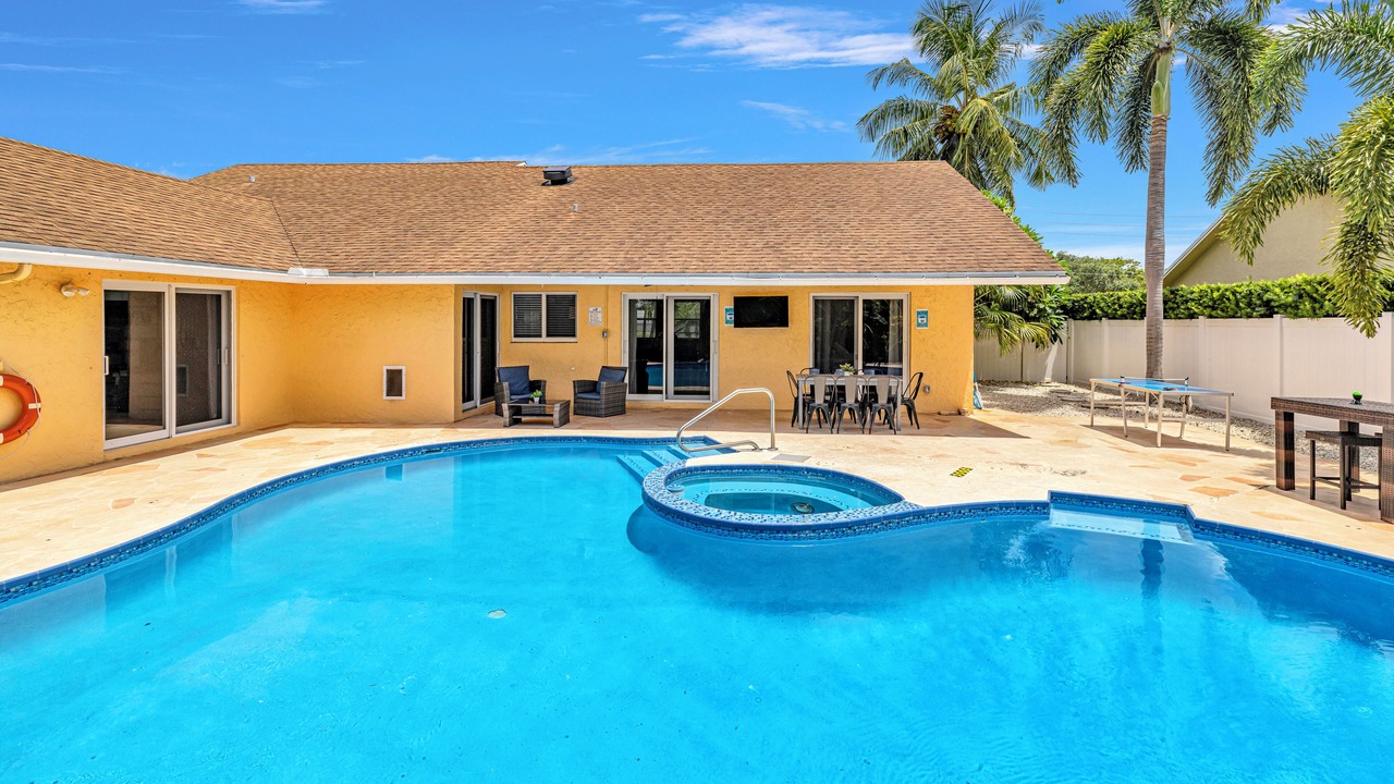 Photo of Outdoor in Tropic Palms