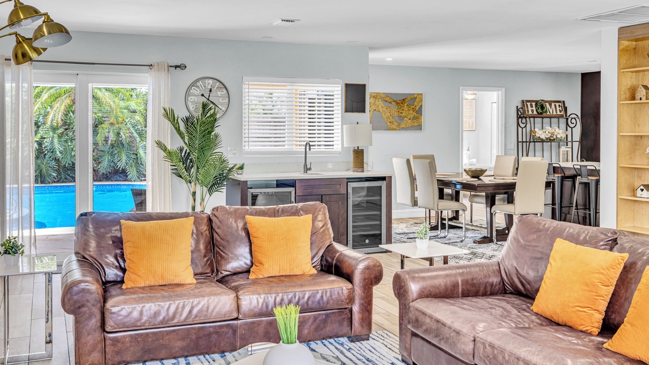 Photo of Livingroom in Tropic Palms