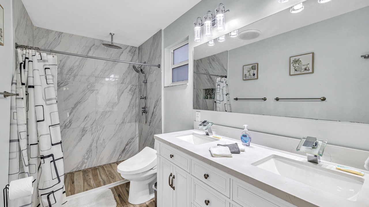 Photo of Bathroom in Tropic Palms