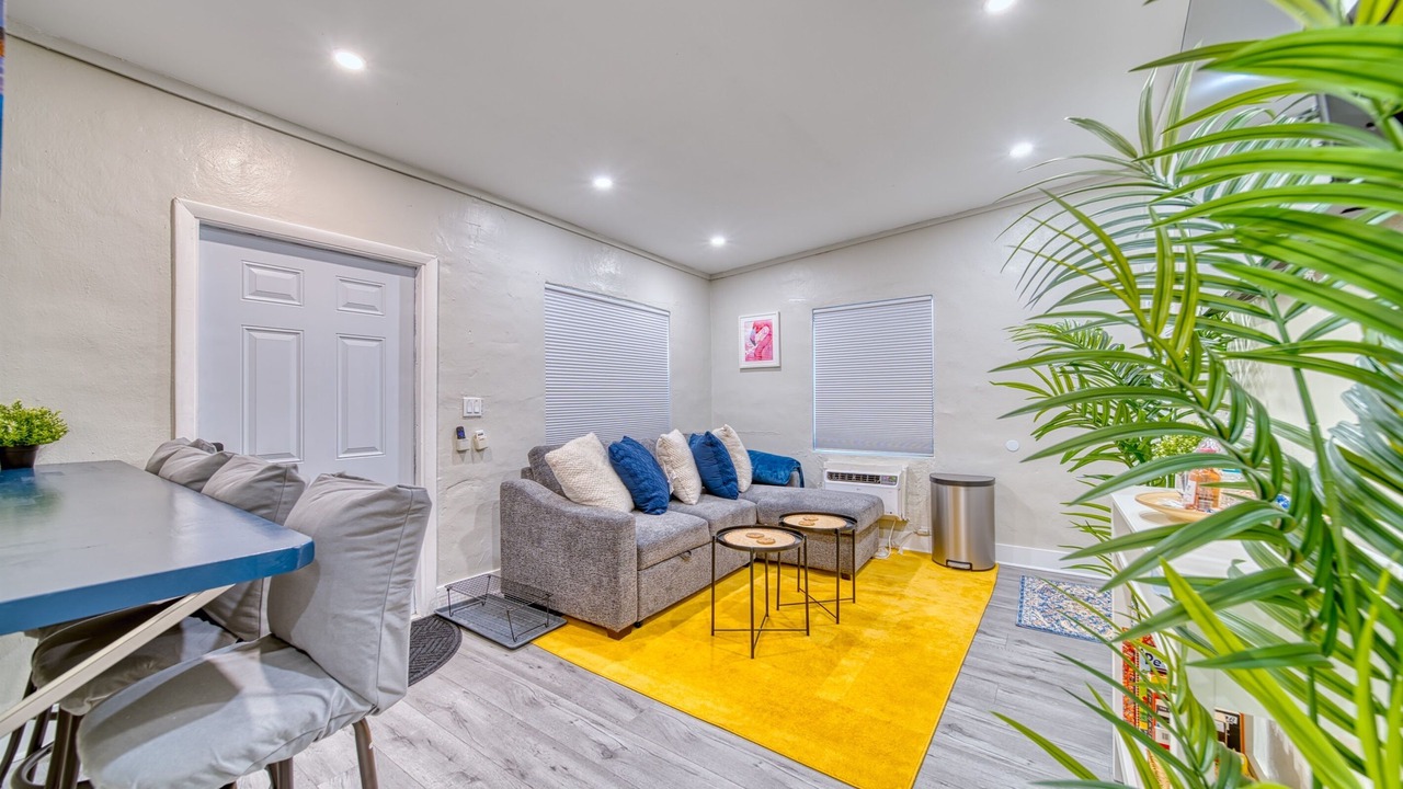 Photo of Bedroom in Hialeah