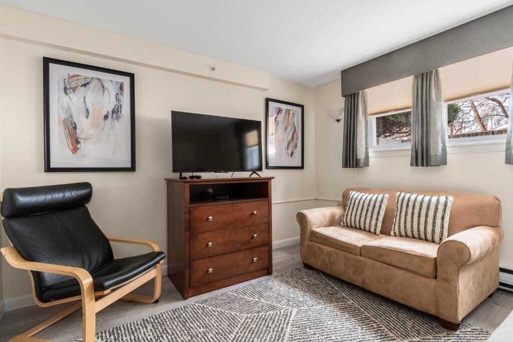 Photo of Livingroom in Beverly