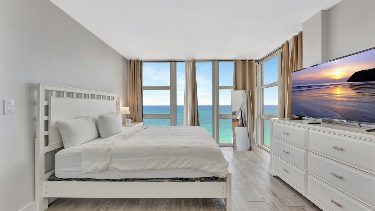 Photo of Bedroom in Bermuda Riviera