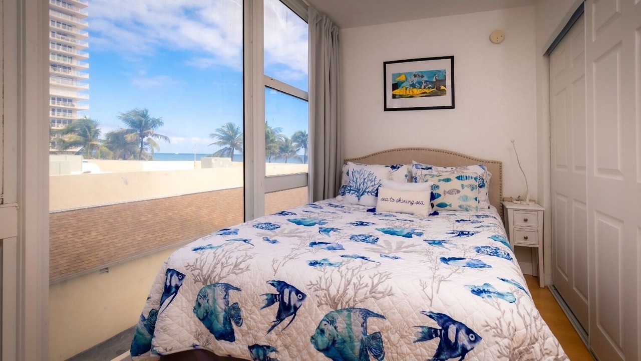 Photo of Bedroom in Bermuda Riviera