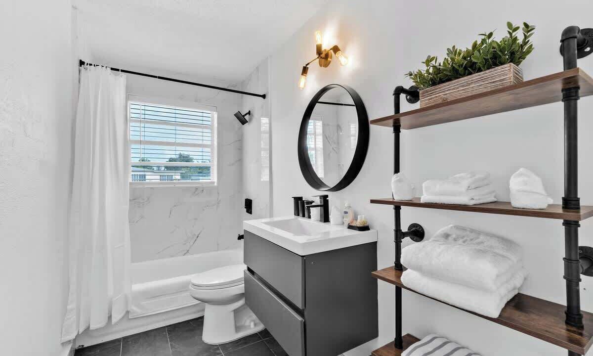 Photo of Bathroom in Boulevard Heights