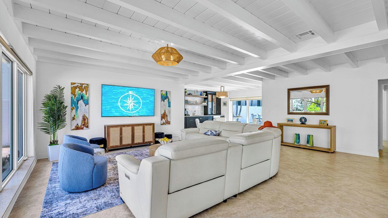 Photo of Livingroom in Lauderdale Beach