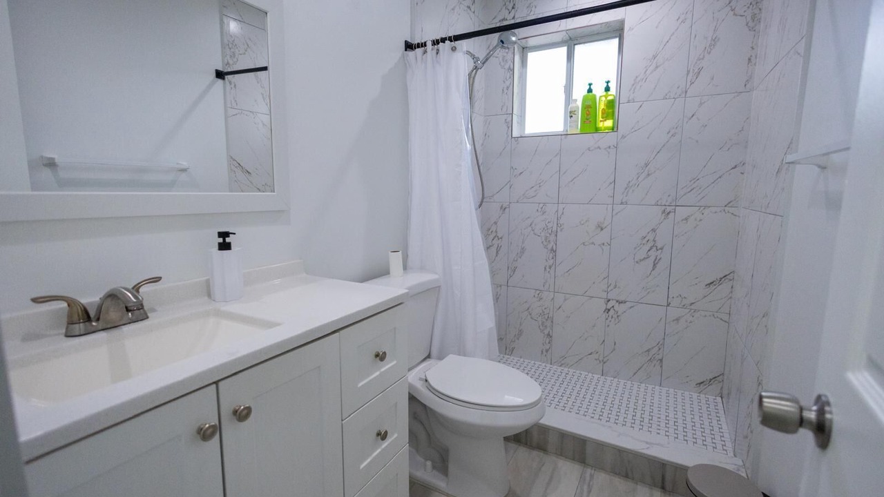Photo of Bathroom in Allapattah