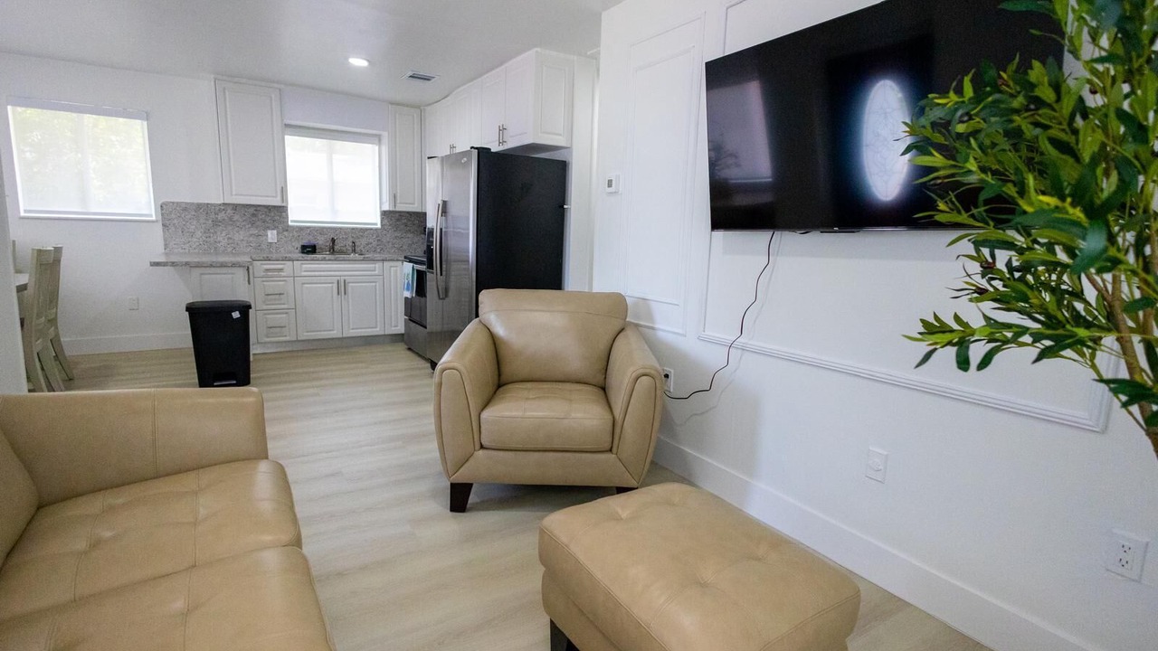 Photo of Livingroom in Allapattah