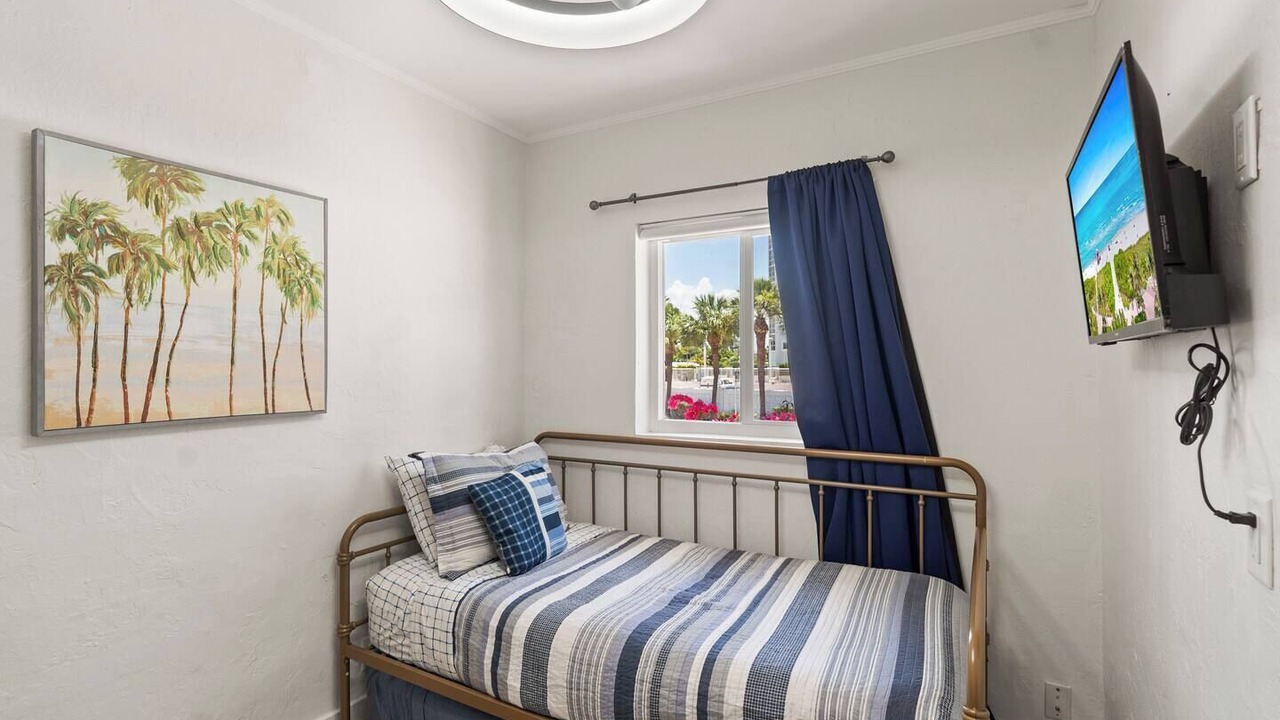 Photo of Bedroom in Lauderdale Beach