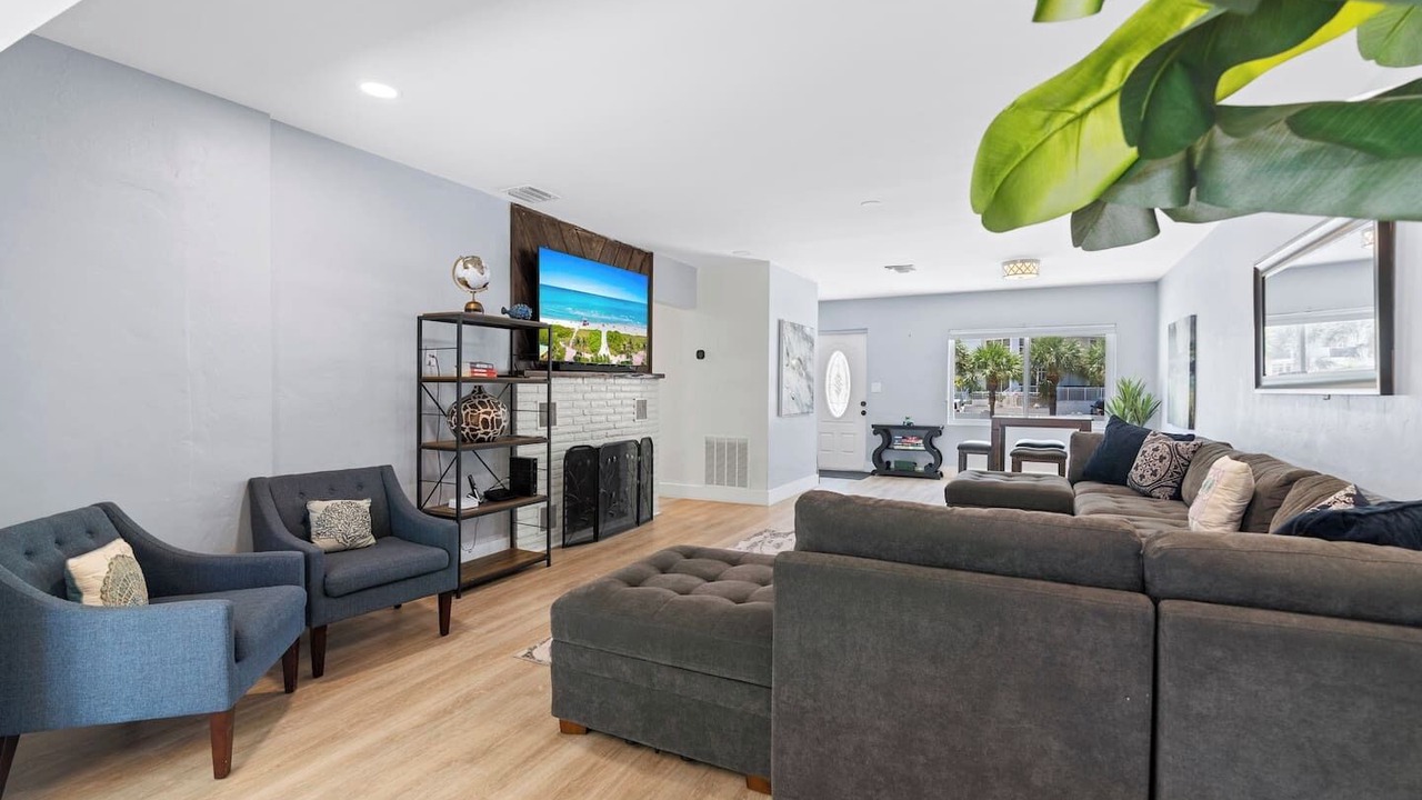 Photo of Livingroom in Lauderdale Beach