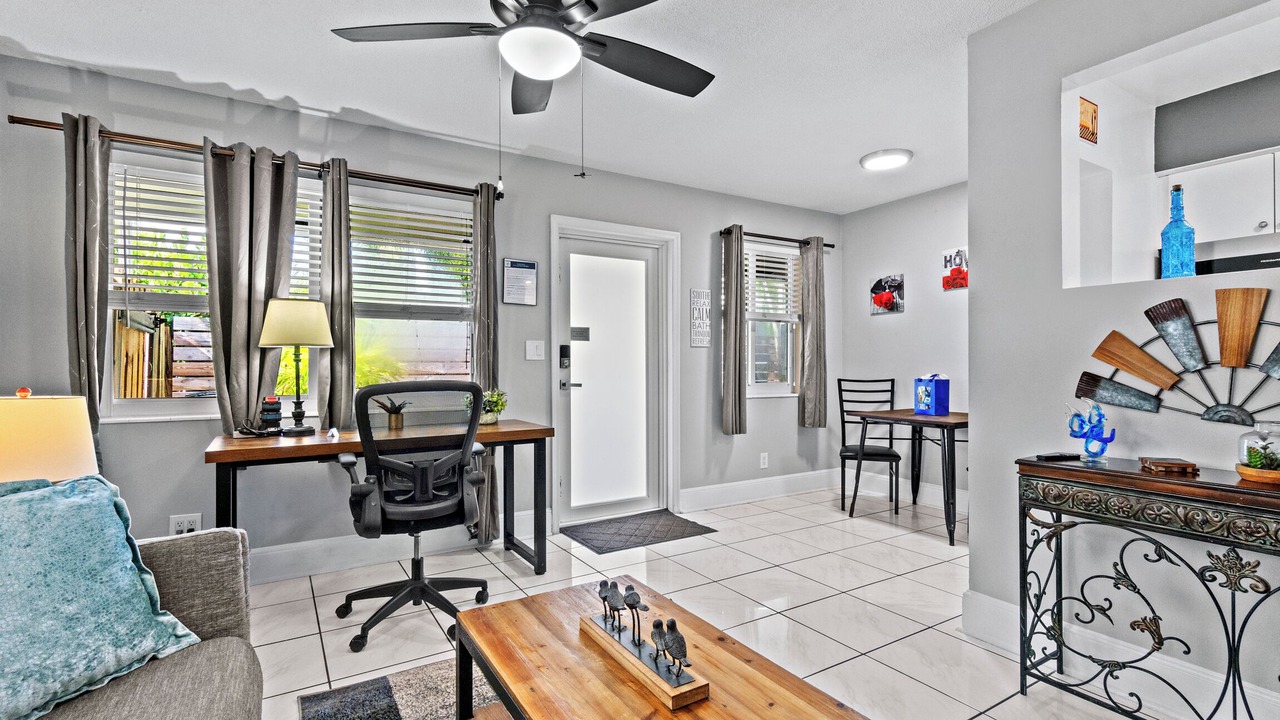 Photo of Livingroom in Middle River Terrace