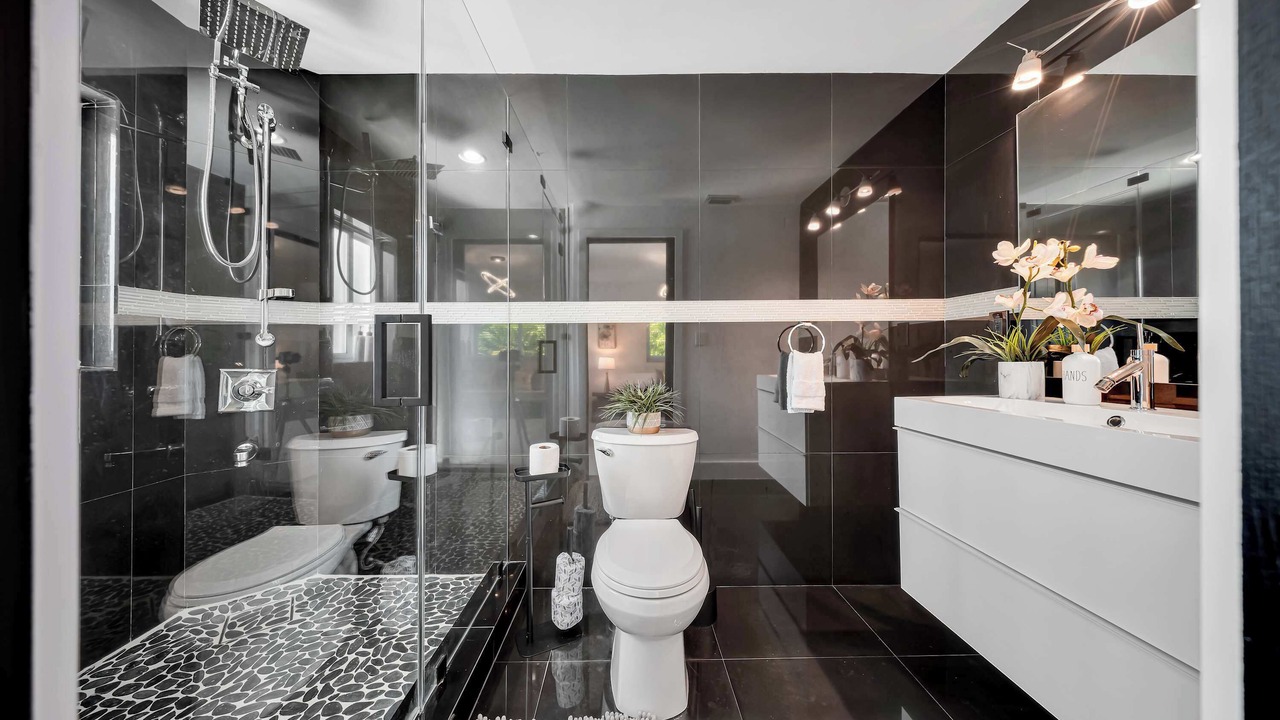 Photo of Bathroom in Golden Glades