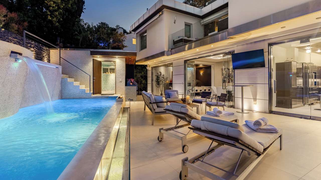 Photo of Outdoor in Hollywood Hills West