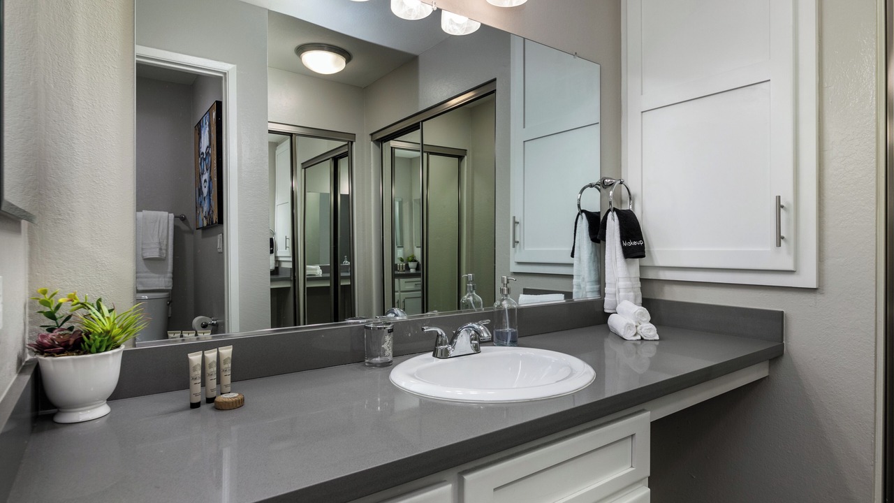 Photo of Bathroom in Thousand Oaks