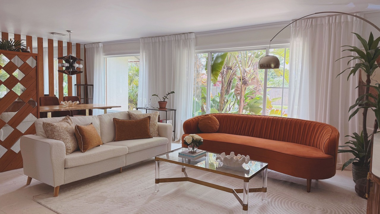 Photo of Livingroom in North Central Hollywood