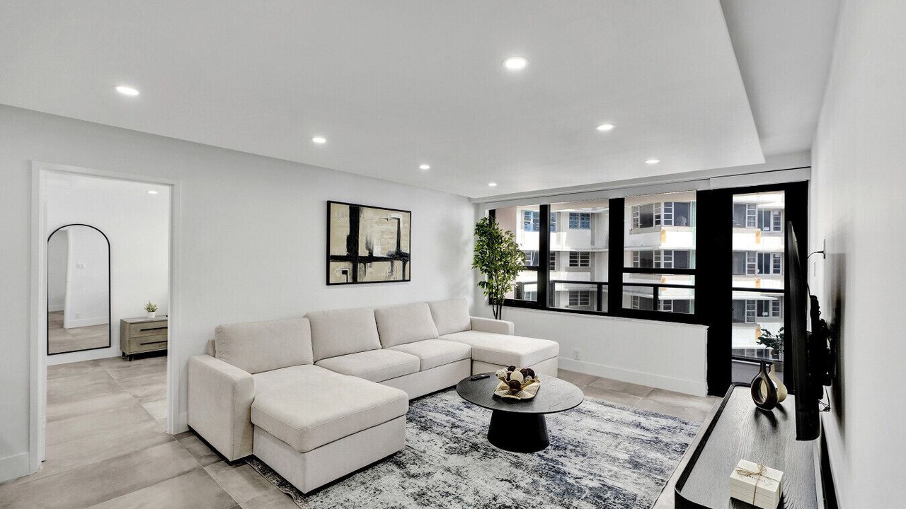 Photo of Livingroom in Mid Beach