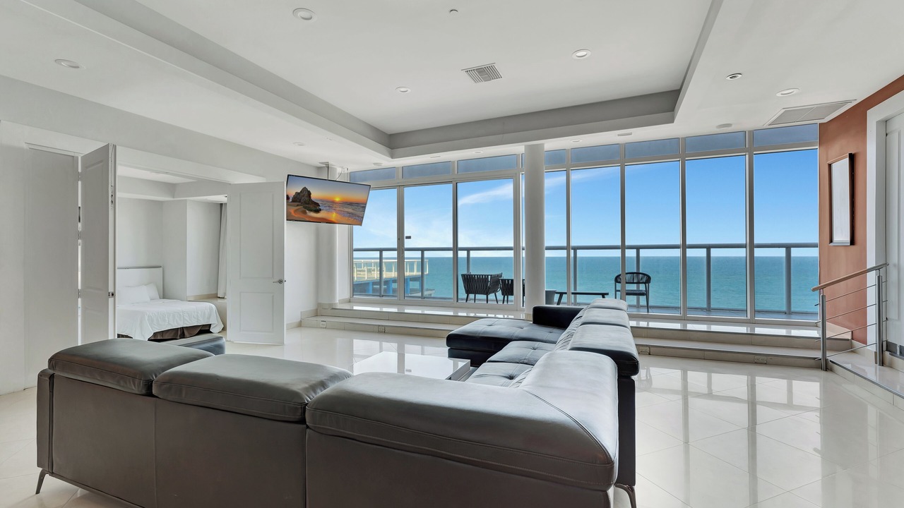 Photo of Livingroom in Bermuda Riviera
